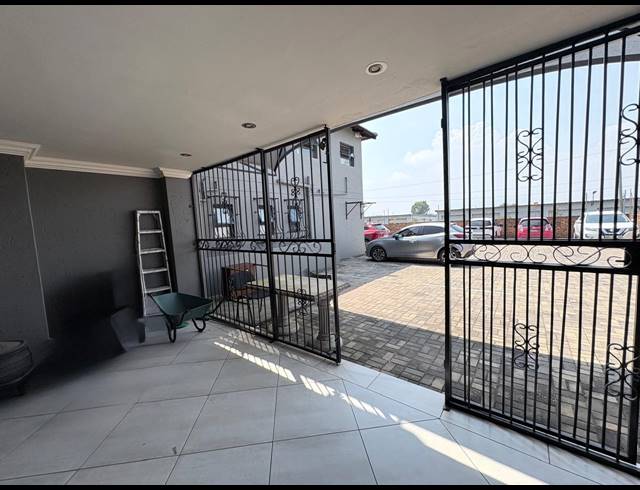 731M² OFFICE FOR SALE IN HALFWAY HOUSE